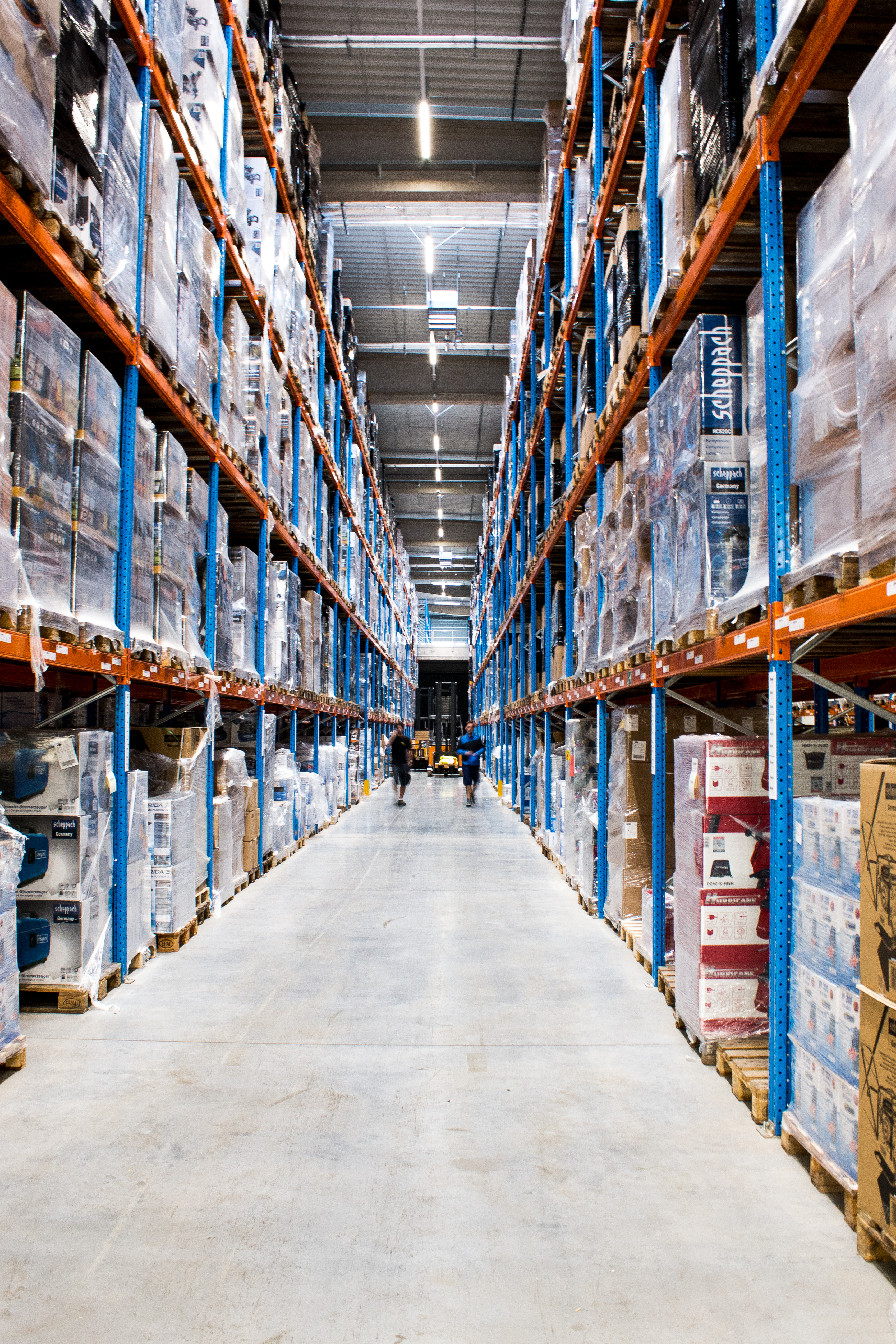 warehouse aisle Garland Jicin